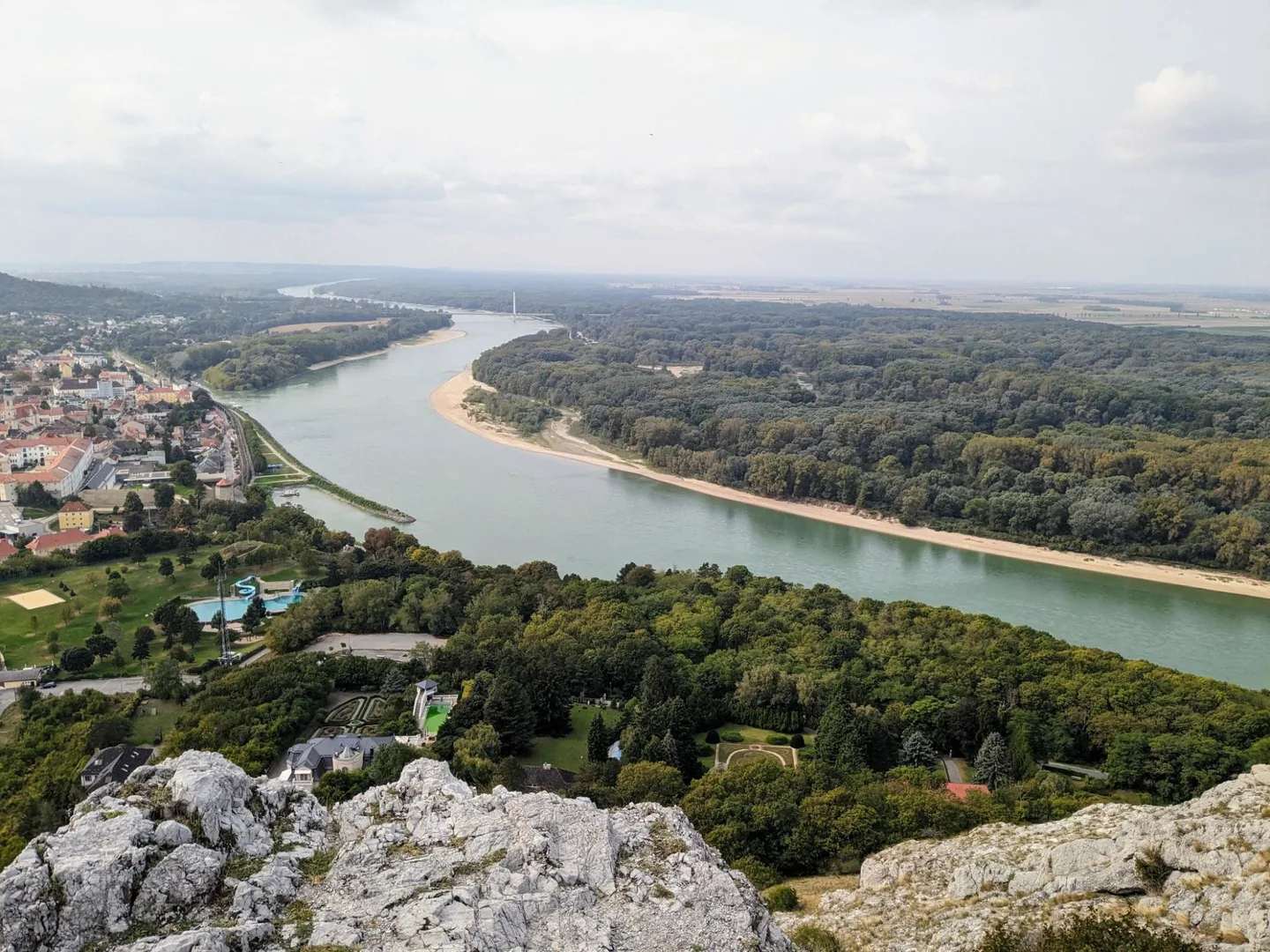 Brunch do Hainburgu loďou: dokonalý víkendový zážitok na Dunaji