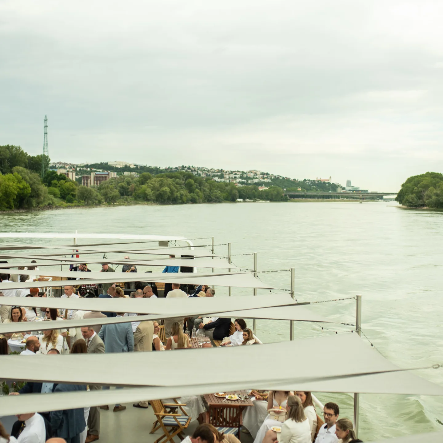 Výnimočný Sommerfest na vlnách Dunaja: Slovensko-rakúska obchodná komora oslávila 30. výročie na našej lodi