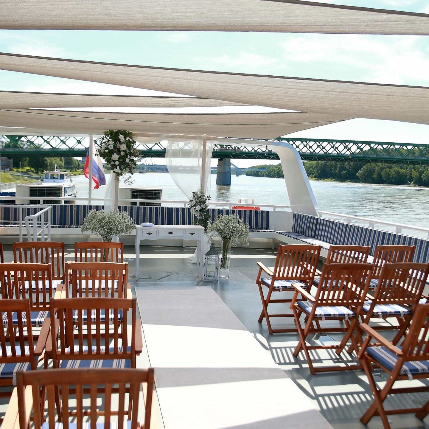 Obrad na palube - loď Harmónia