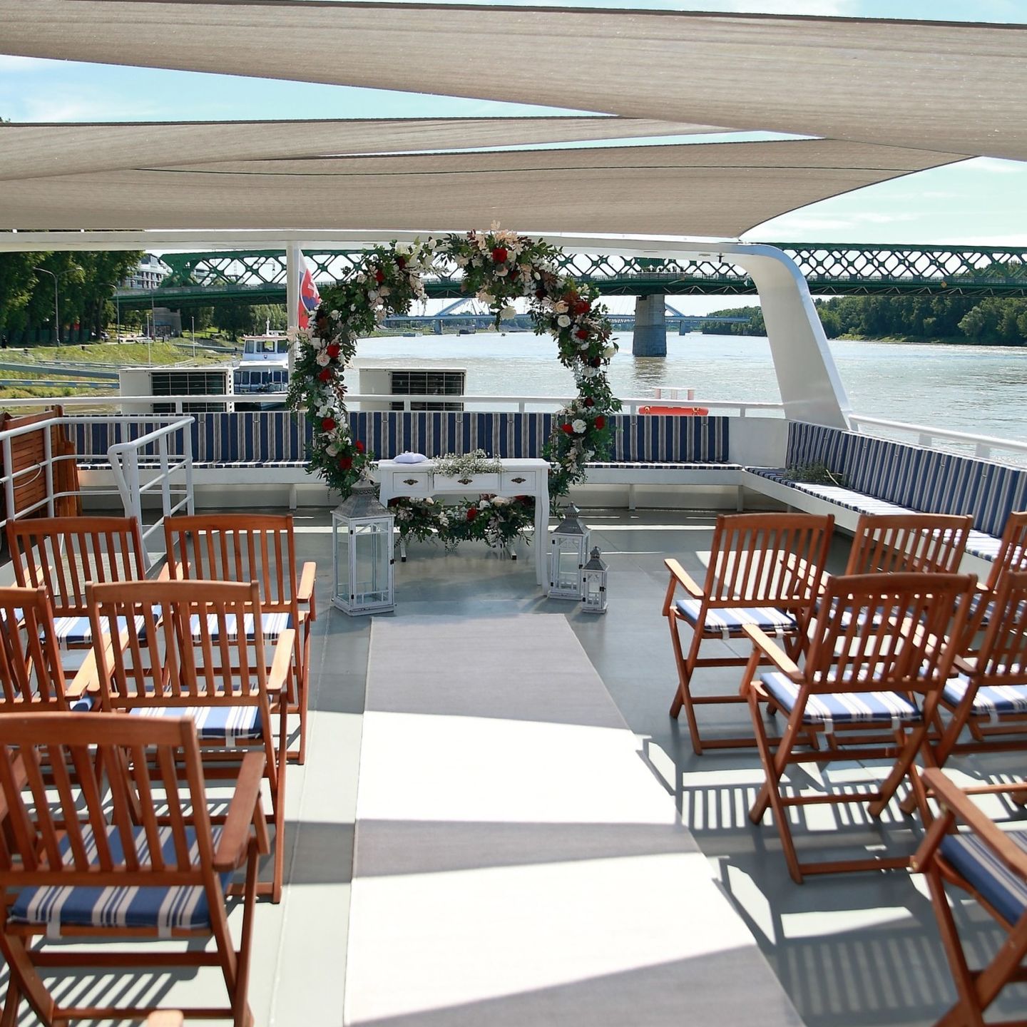 Obrad na palube - loď Harmónia