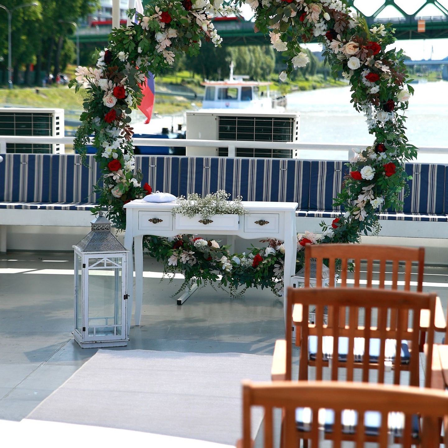 Obrad na palube - loď Harmónia