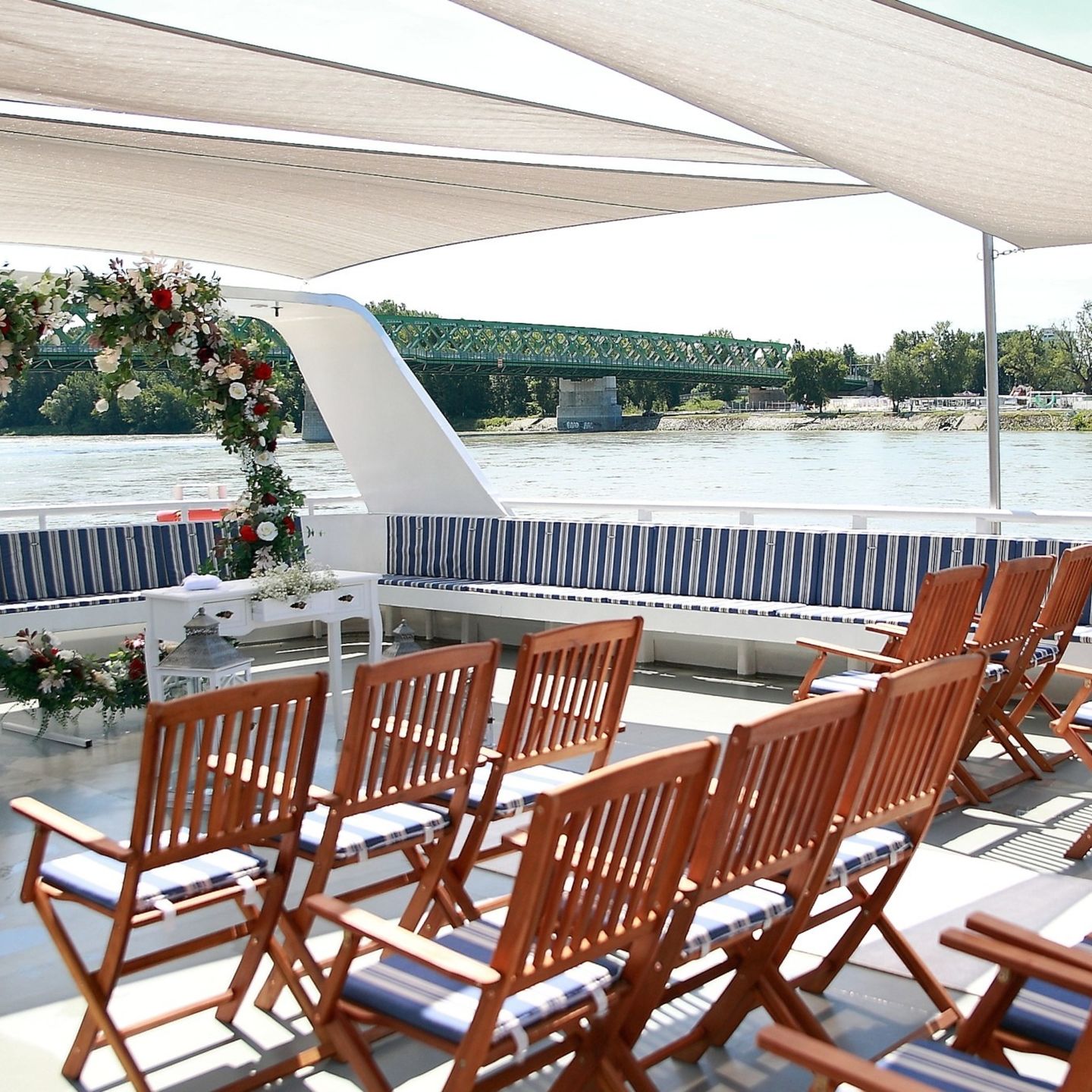 Obrad na palube - loď Harmónia