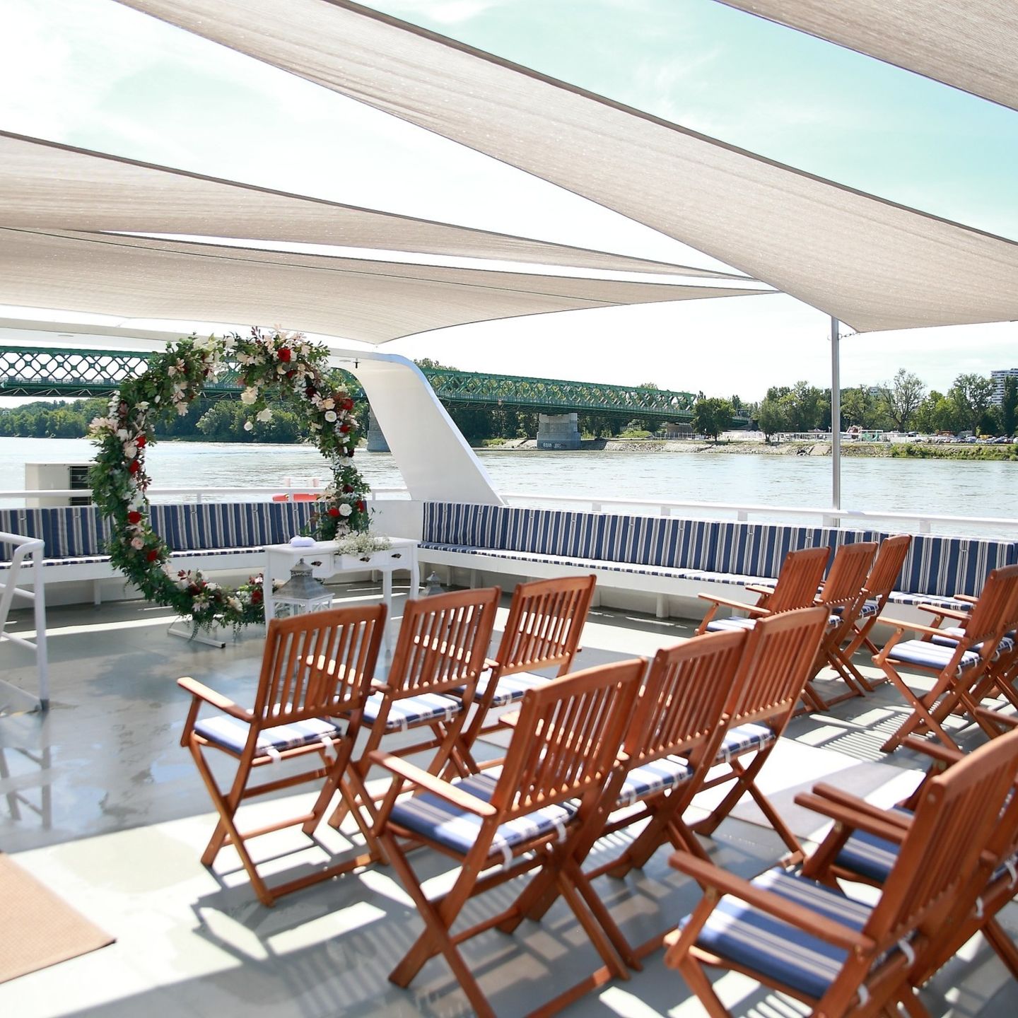 Obrad na palube - loď Harmónia