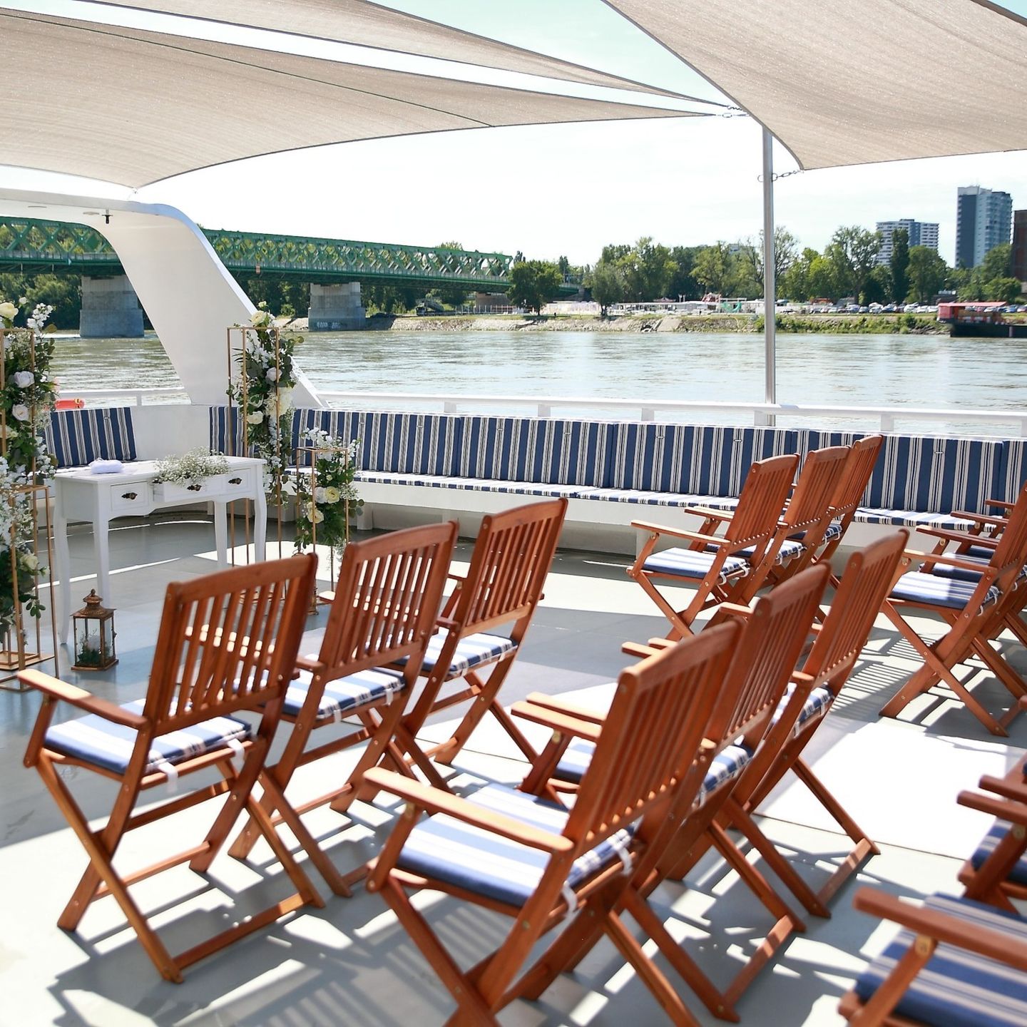 Obrad na palube - loď Harmónia