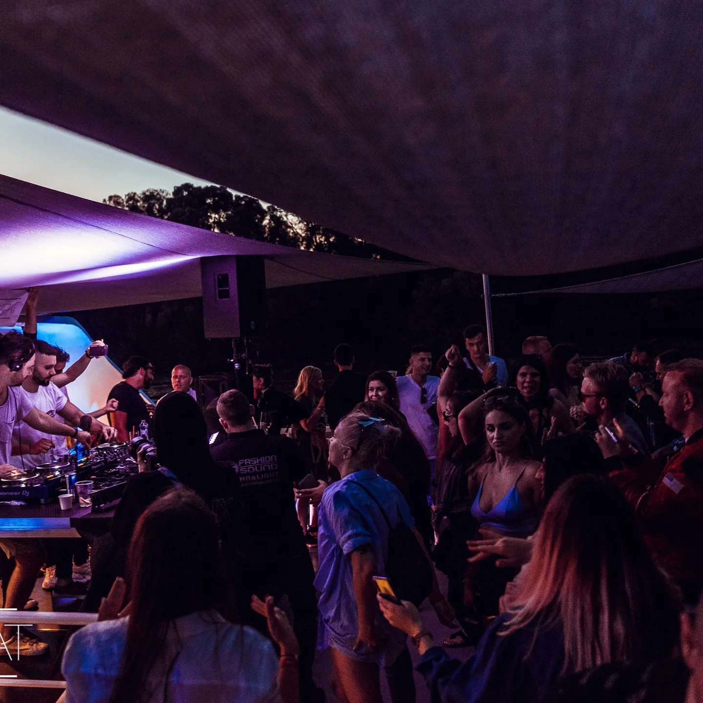 Party on the boat Harmónia - My Beat