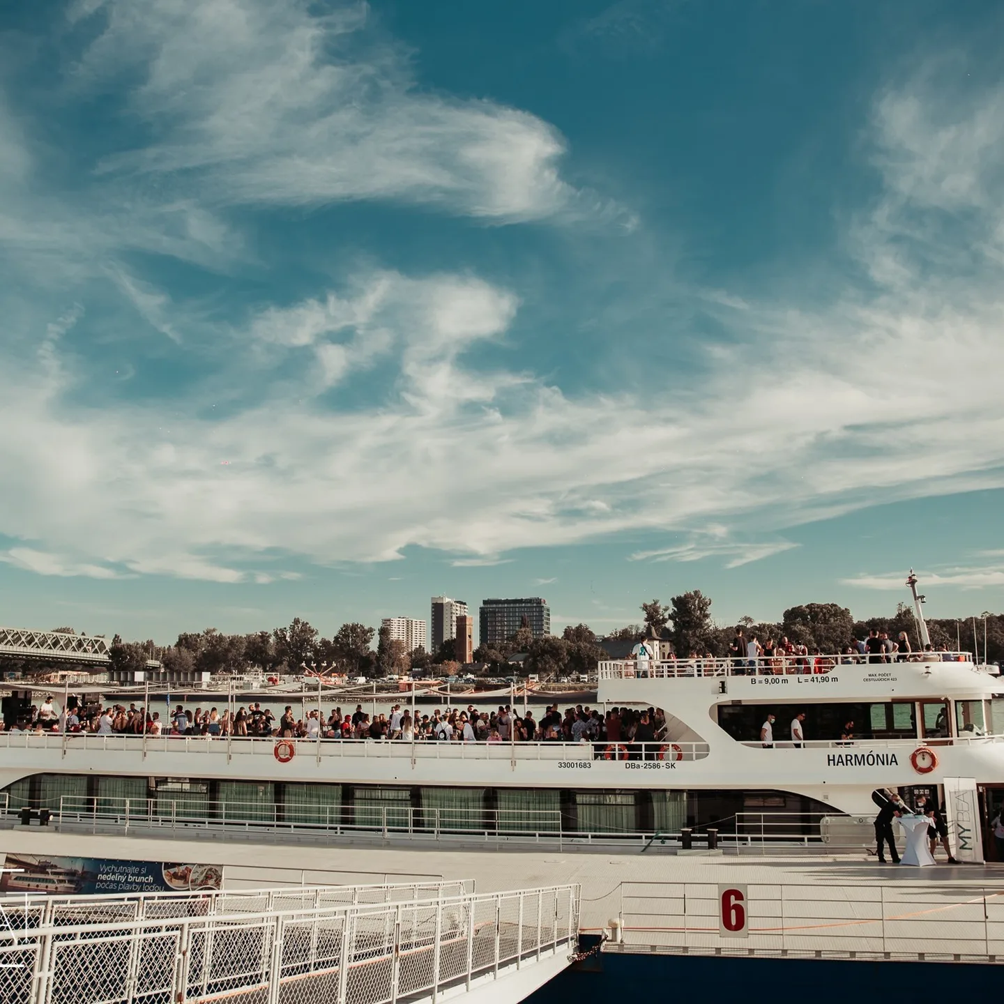 Party on the boat Harmónia - My Beat