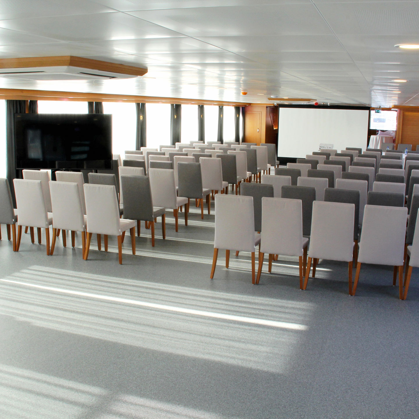 Typy usporiadania stolov na Váš event