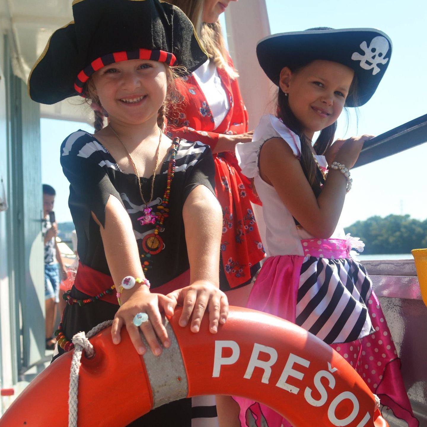 Vyhliadková plavba s detičkami na Devíne