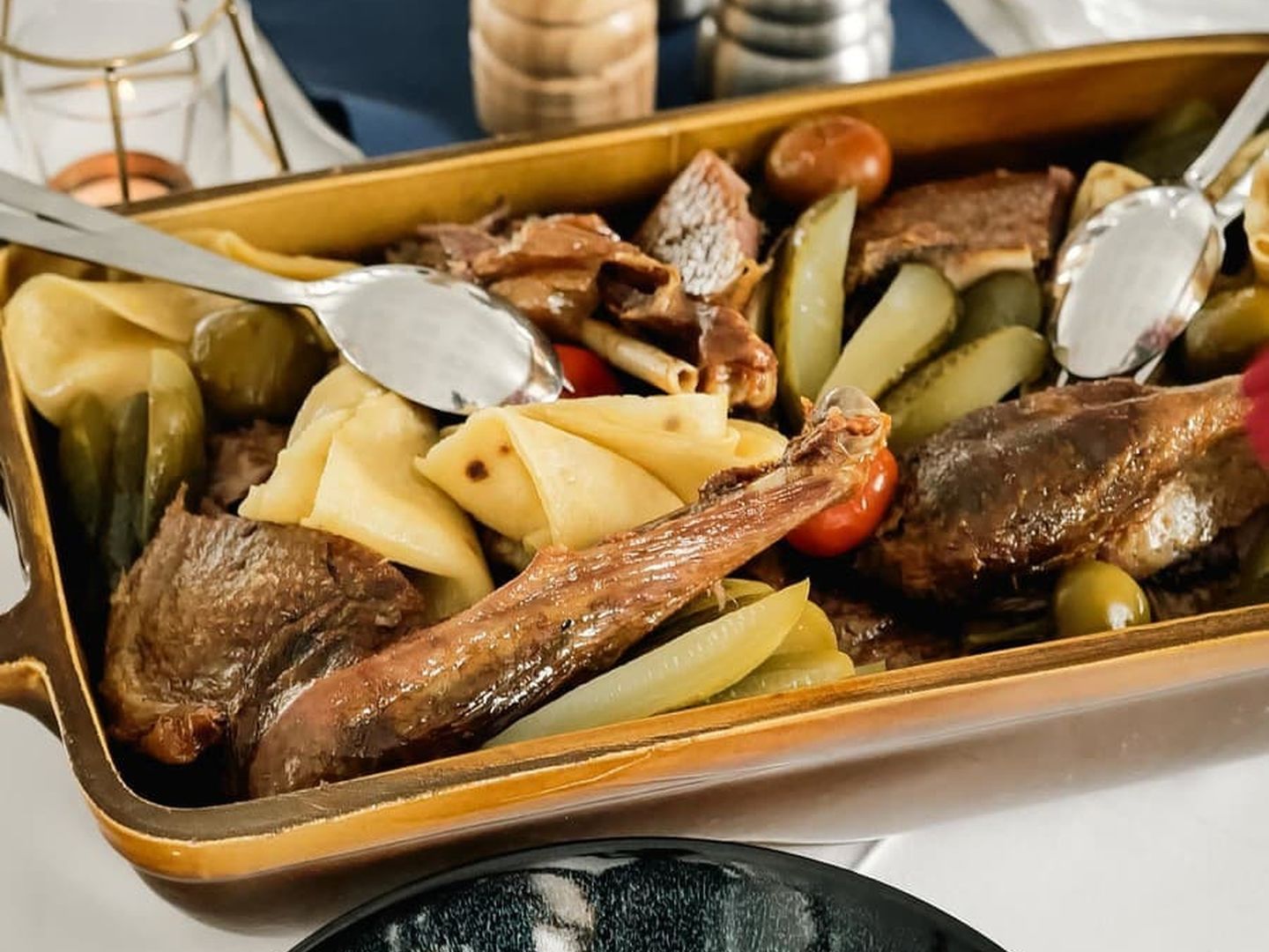 Husacie hody na lodi Harmónia: Náš zážitok spomenutý na webe Nového Času!