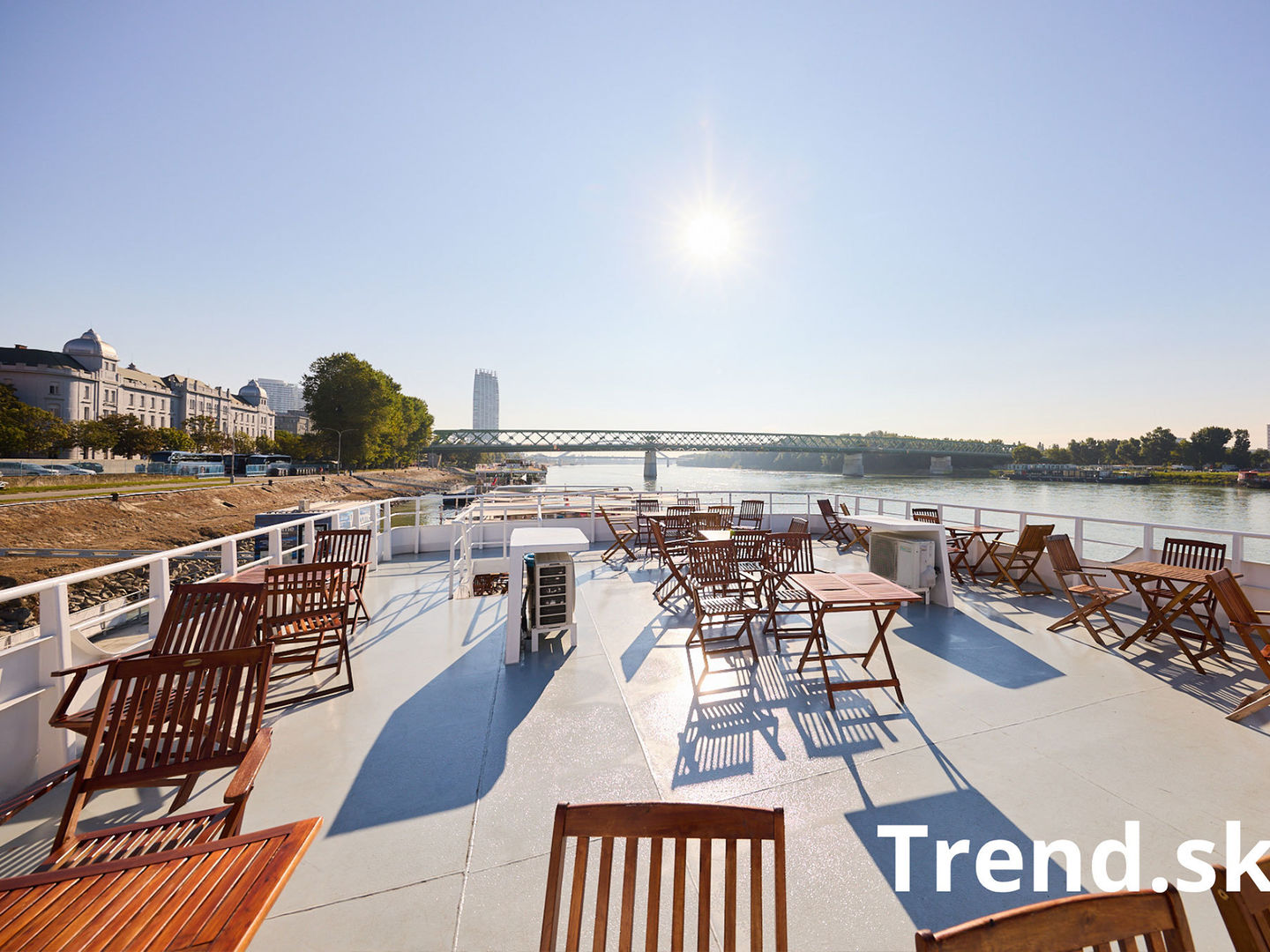 Biznis sa mení na zážitok, lode na vlnách Dunaja preberajú úlohu zasadacích miestností
