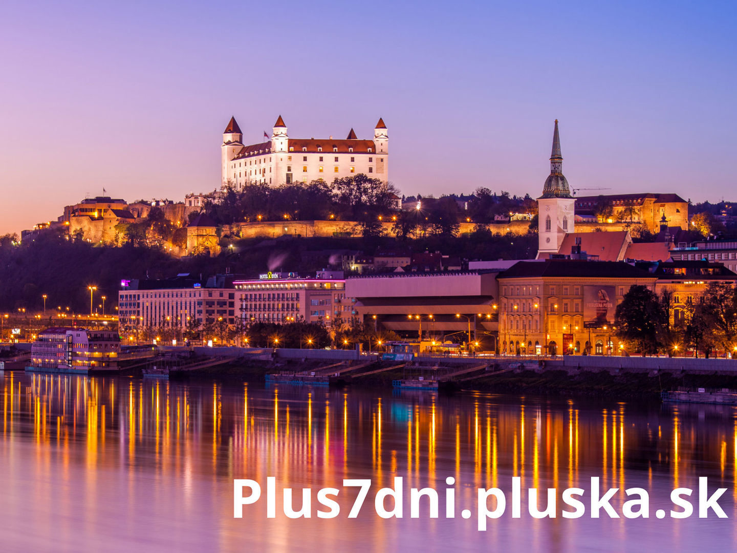 Vianoce na Dunaji: Bratislava z hladiny rieky má neopakovateľnú atmosféru