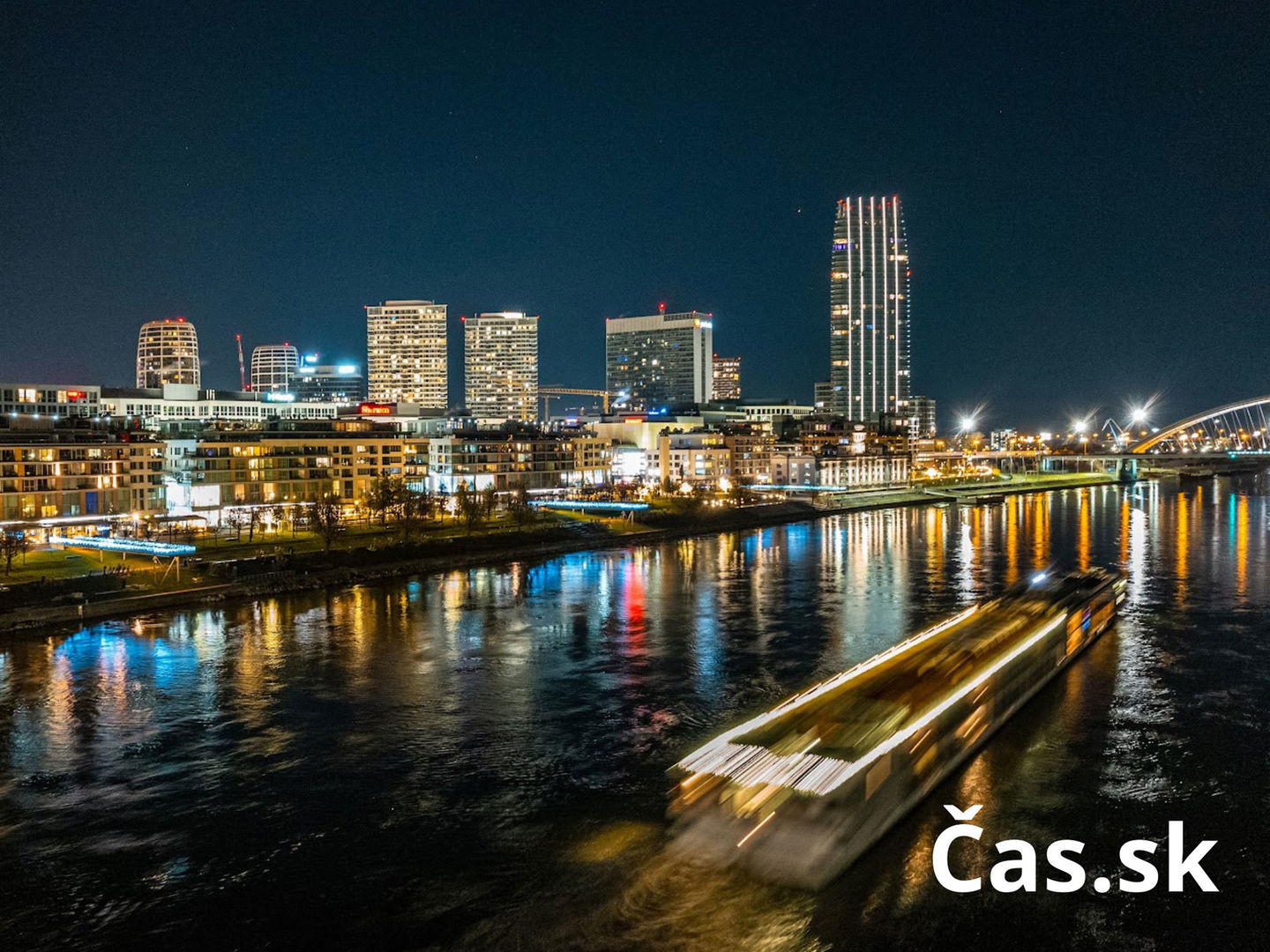 Vianočná a Silvestrovská plavba: Zážitok, ktorý vám Bratislava v zime len tak neponúkne!