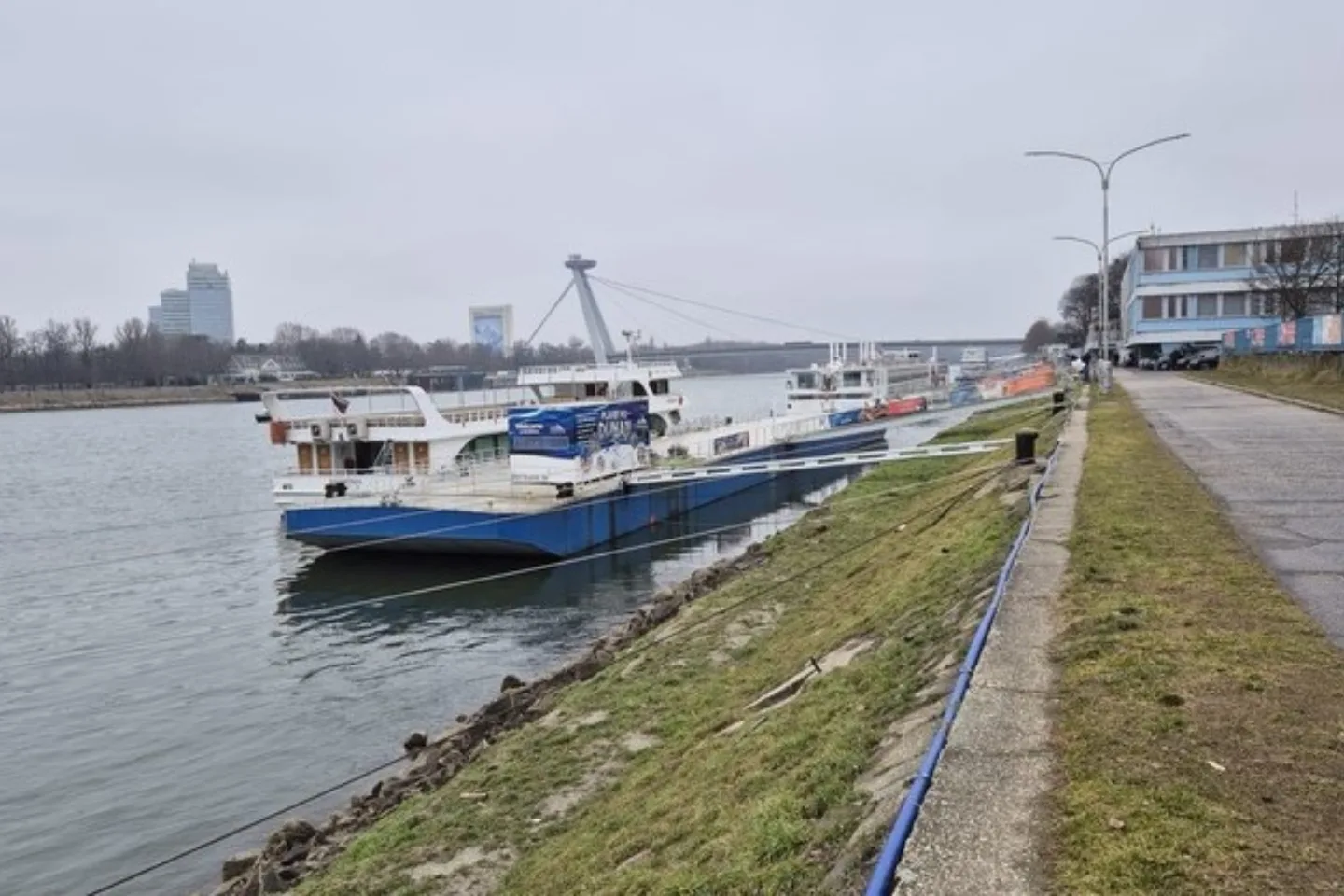 Bratislavskenoviny.sk - Na Dunaji otvorili plavebnú sezónu, okrem tradičných vyhliadok sa môžete plaviť aj do Hainburgu