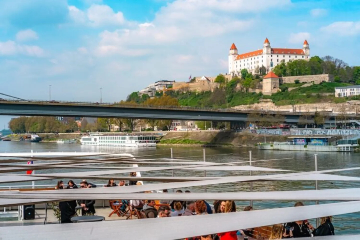 Pravda.sk - Dunaj ožíva. Bratislavské nábrežie otvára novú kapitolu plavebnej sezóny s novinkami