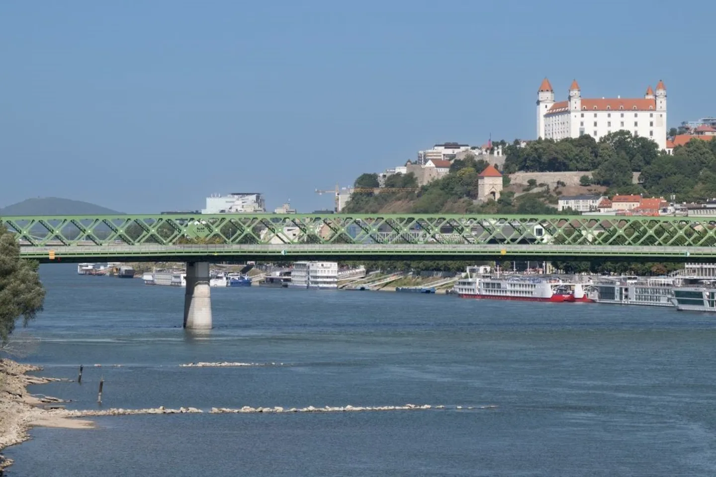 Historicky nízka hladina Dunaja odhaľuje tajomstvá rieky. Zažite ich z paluby lode Harmónia