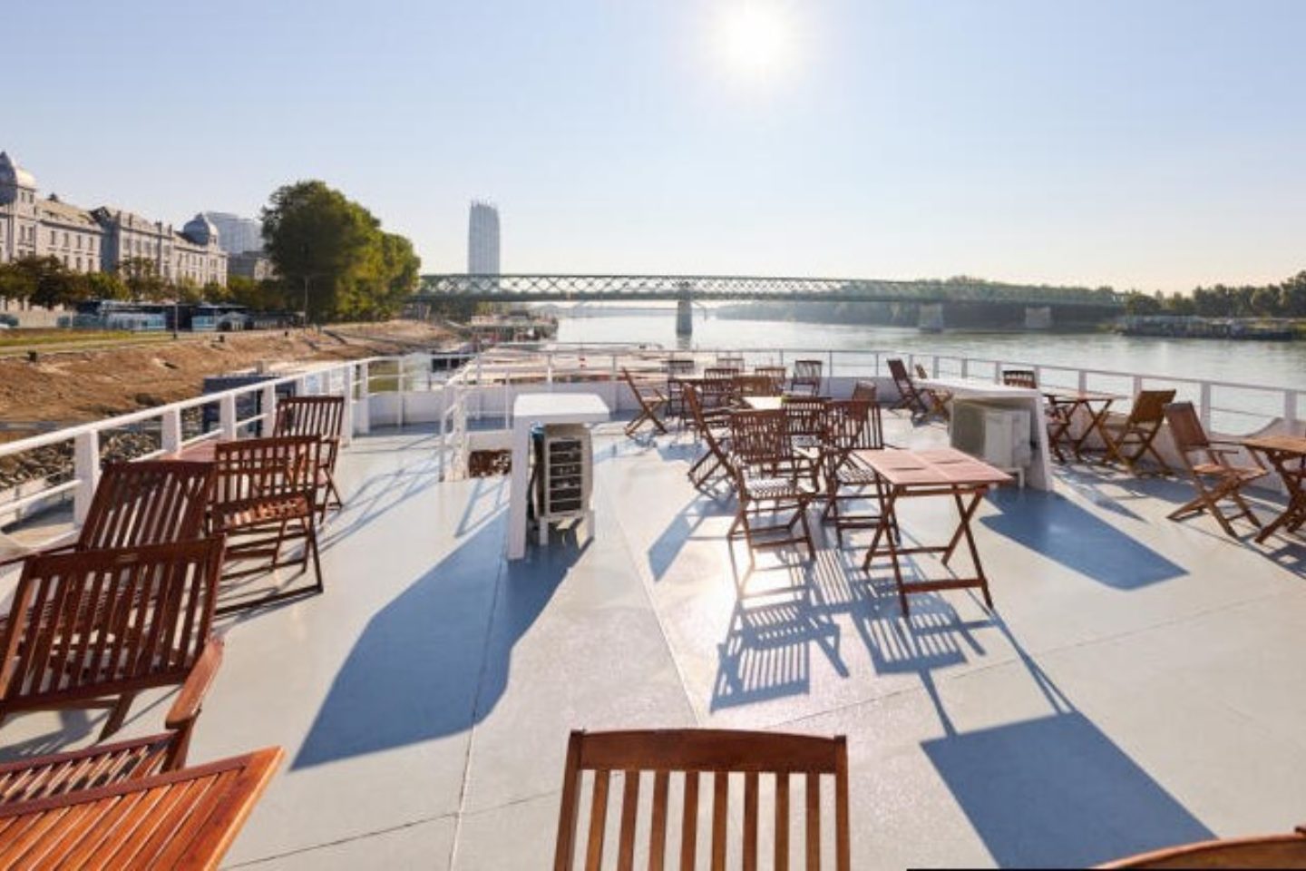 Trend.sk - Biznis sa mení na zážitok, lode na vlnách Dunaja preberajú úlohu zasadacích miestností