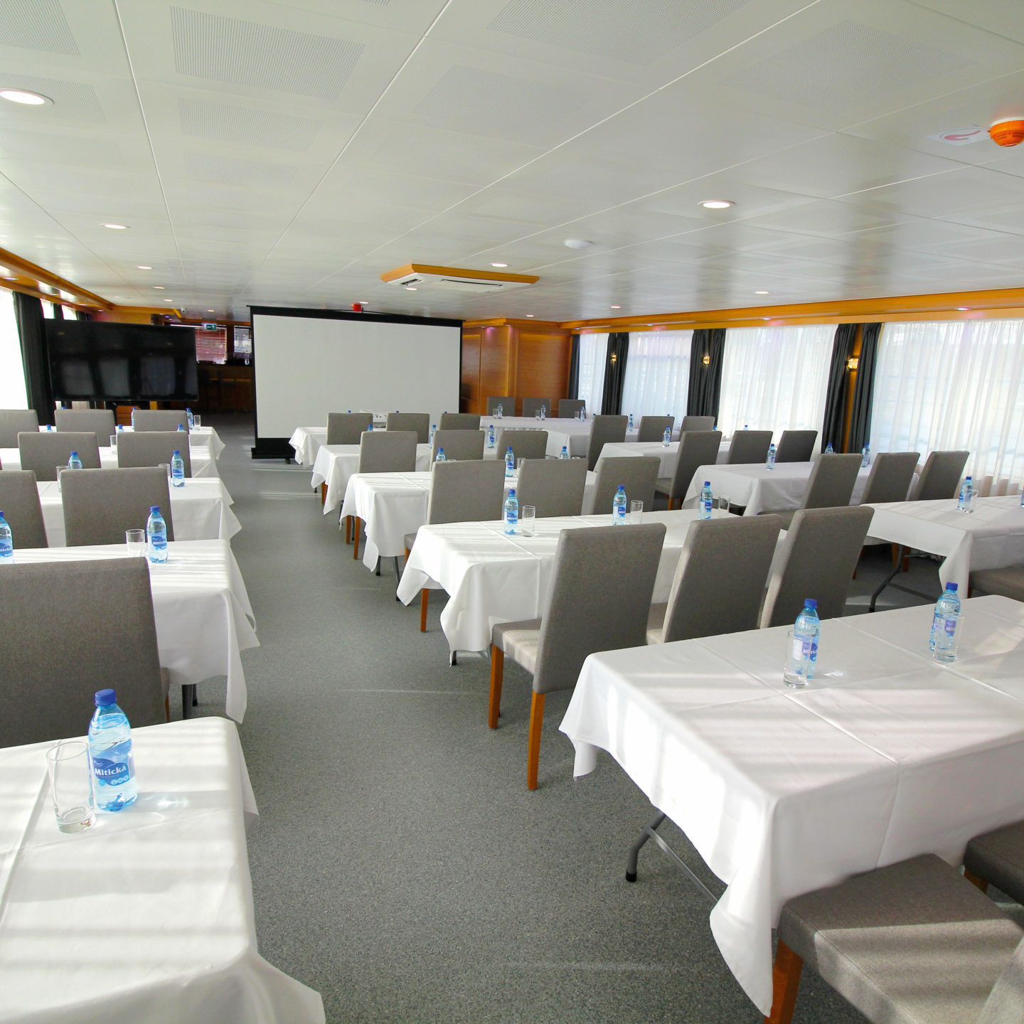 Typy usporiadania stolov na Váš event