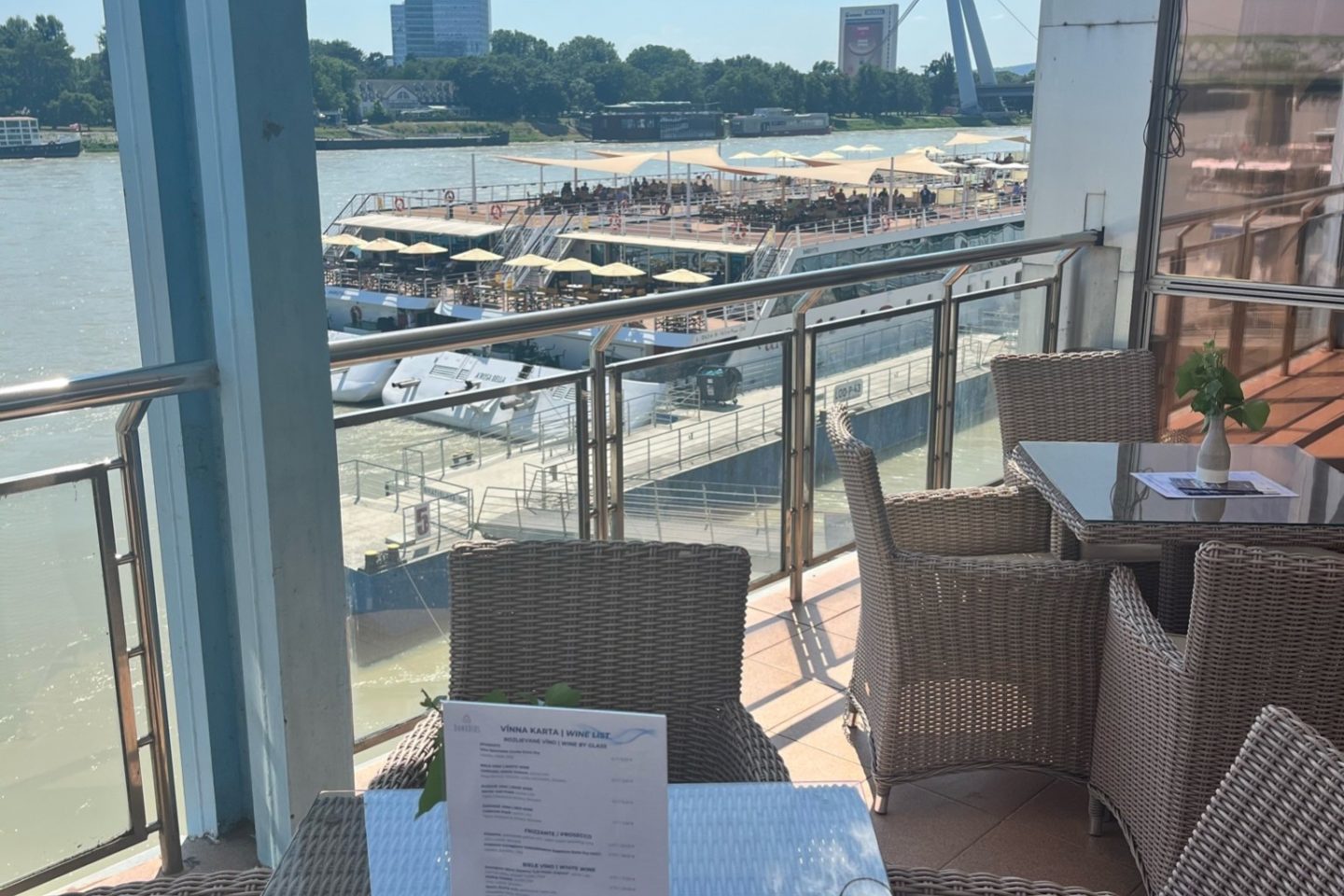 U nás už nájdete aj kaviareň ! V budove Osobného prístavu je znovu otvorená Danubius!