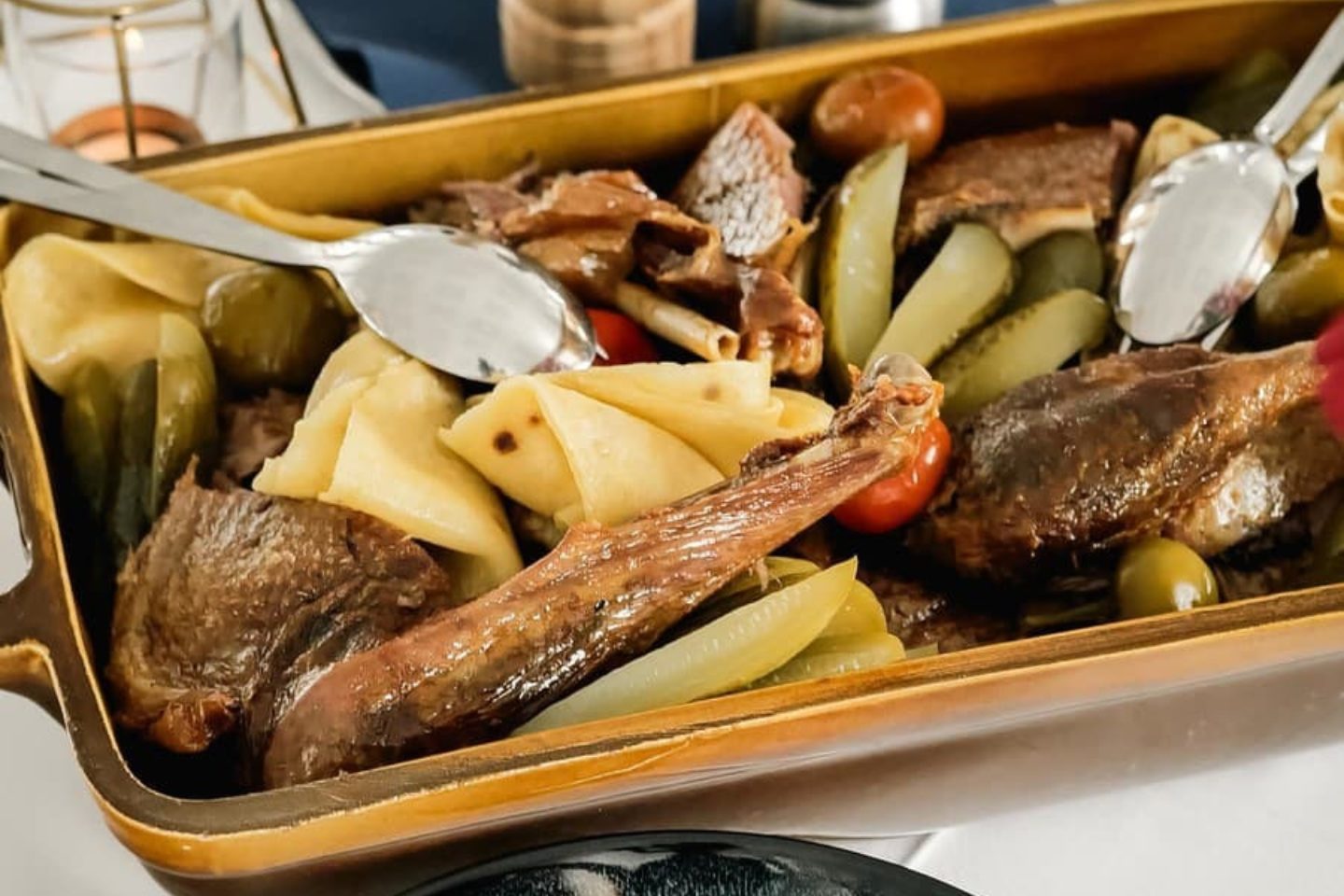 Husacie hody na lodi Harmónia: Náš zážitok spomenutý na webe Nového Času!