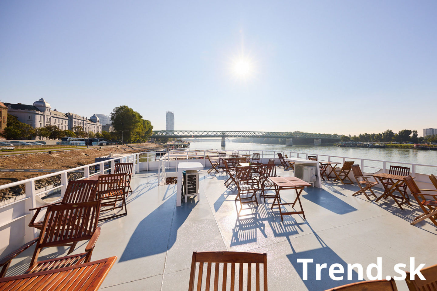 Biznis sa mení na zážitok, lode na vlnách Dunaja preberajú úlohu zasadacích miestností