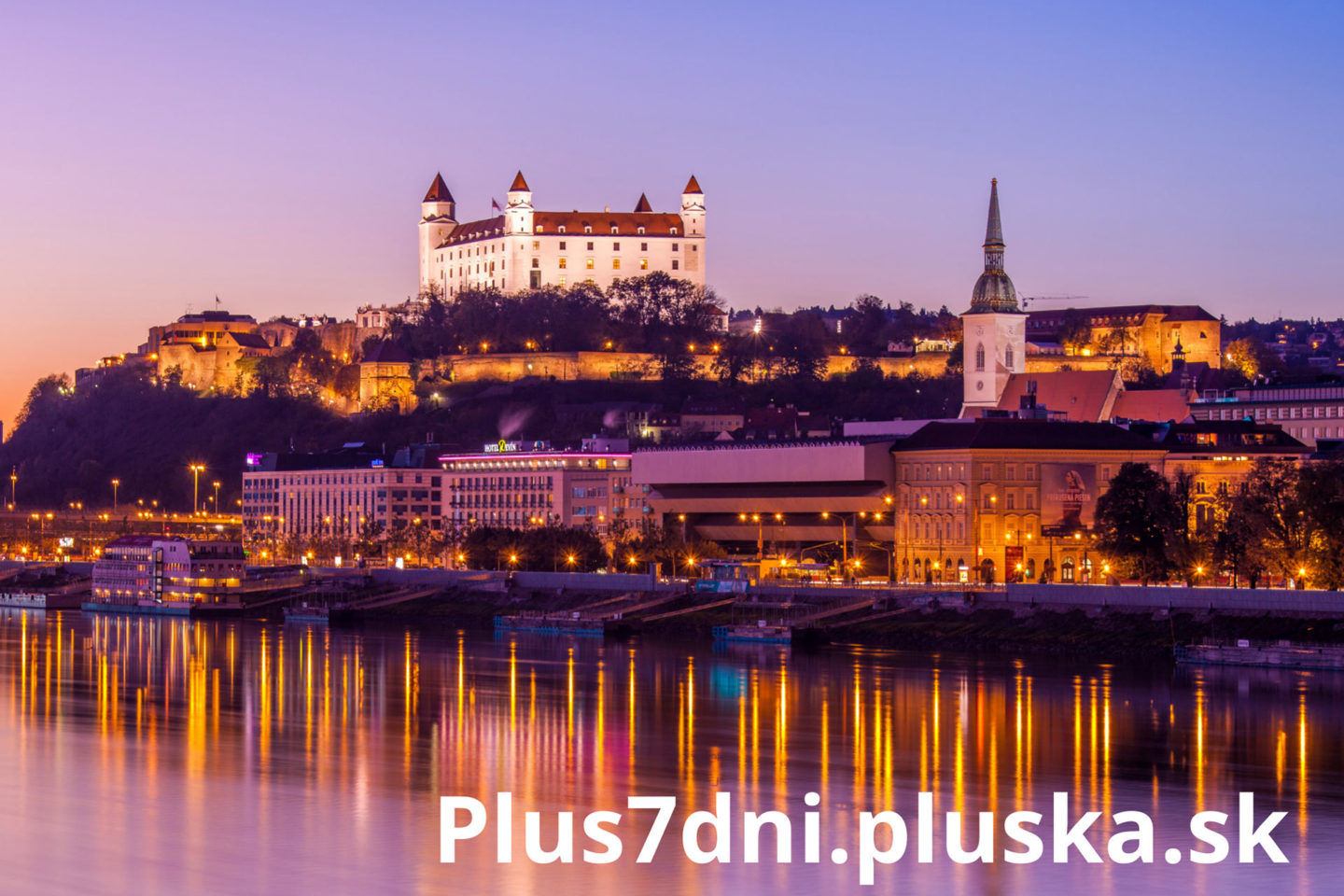 Vianoce na Dunaji: Bratislava z hladiny rieky má neopakovateľnú atmosféru