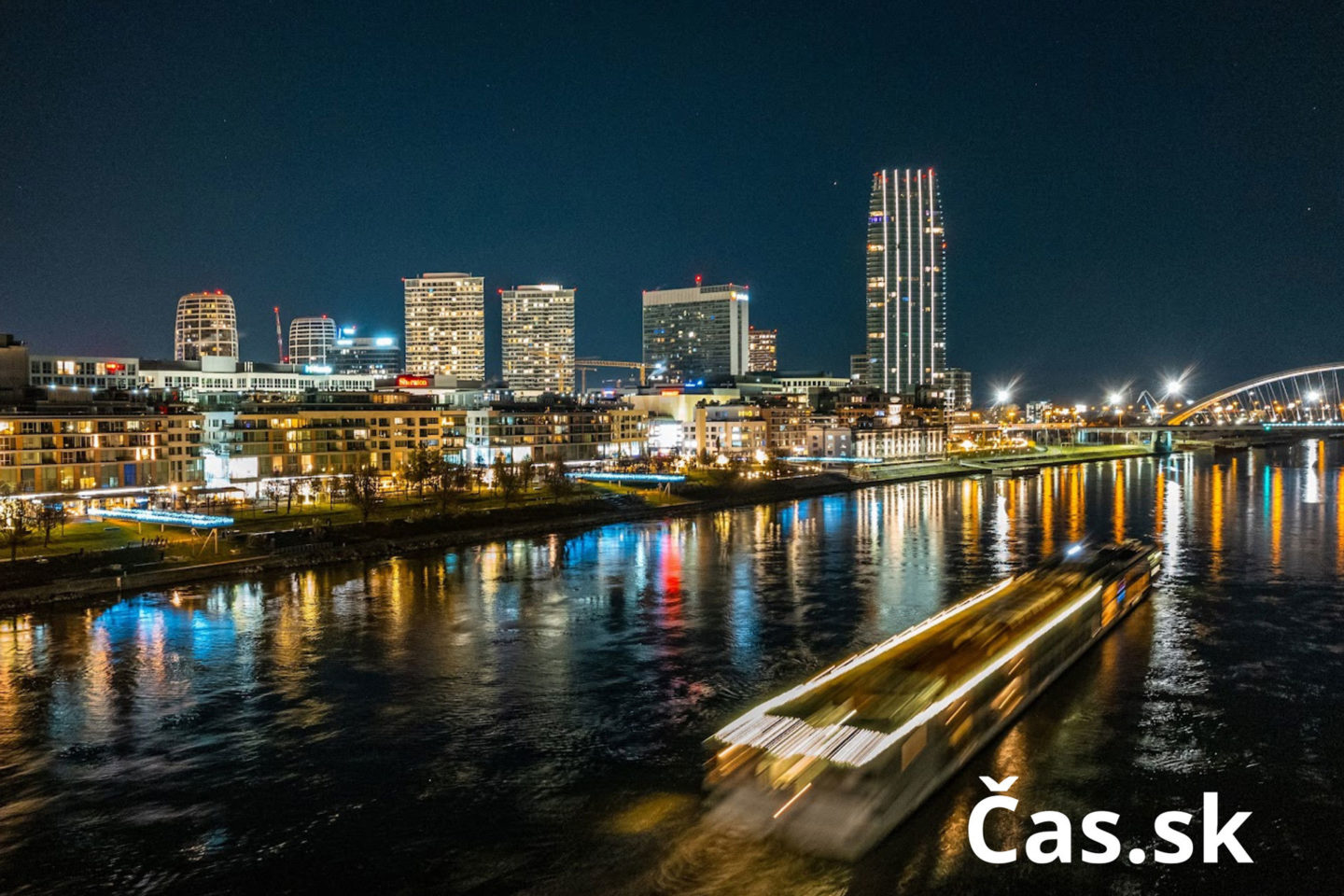 Vianočná a Silvestrovská plavba: Zážitok, ktorý vám Bratislava v zime len tak neponúkne!